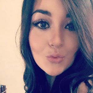 Meet your Posher, Carolina